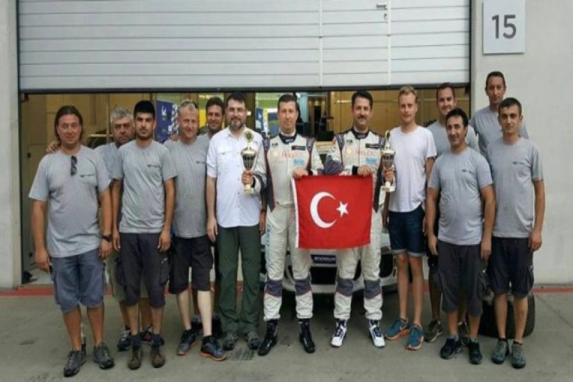 Amatör Ruhla Başladılar, Avusturya’ya Türk Bayrağını Diktiler