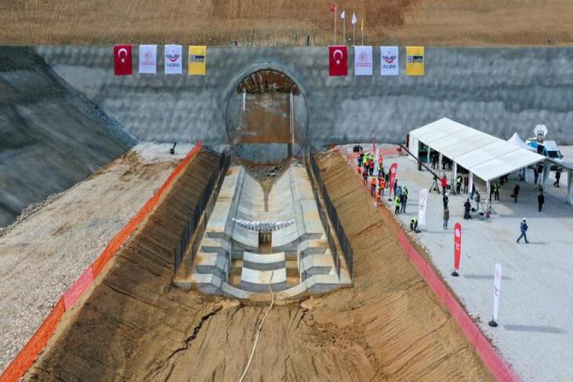 İzmir Ankara YHT projesindeki Türkiye'nin en geniş TBM tünelinde ışık göründü