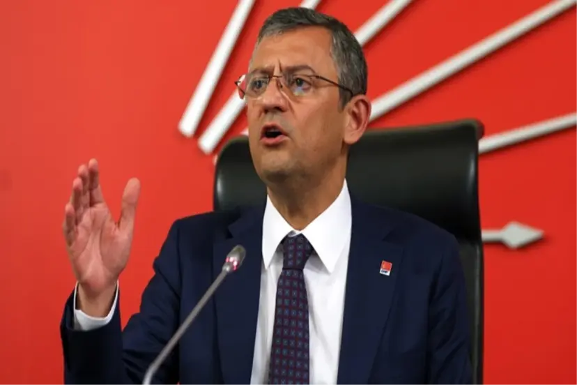 Anket sonuçları Özgür Özel'in önünde! İşte topun ağzındaki 3 büyükşehir belediye başkanı