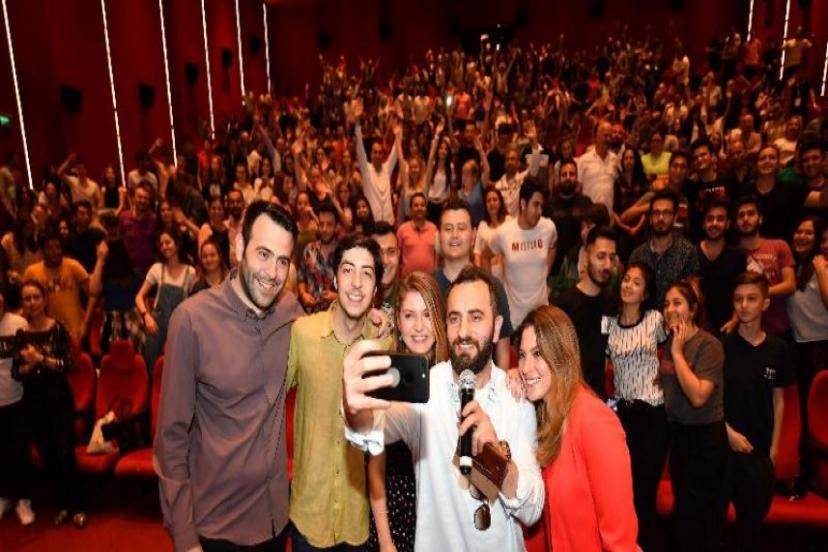 Aykut Enişte'ye Coşkulu Kahkahalar!