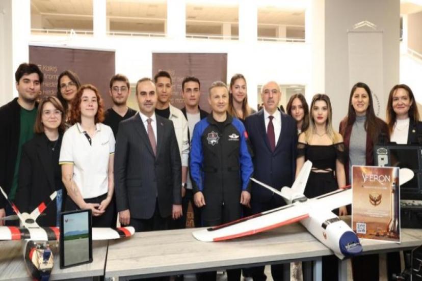 Bakan Kacır ve İlk Türk Astronot Gezeravcı DEÜ’lü Gençlerle Buluştu