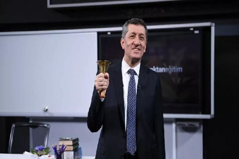 Bakan Selçuk: 1 haftada 3 kanal kurup içeriklerini oluşturmak büyük bir proje, 'Vay hata yaptınız' demek insaflıca değil