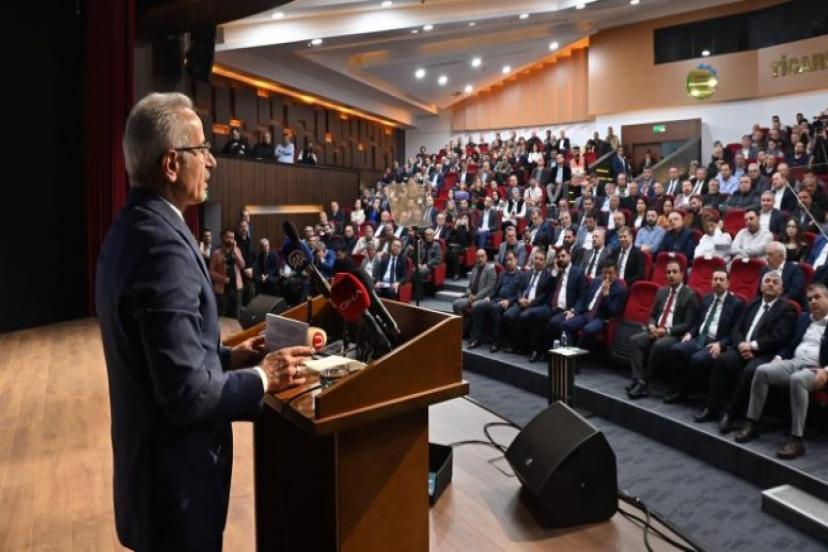 Bakan Uraloğlu, İzmirlilerden 5 Yıl İstedi