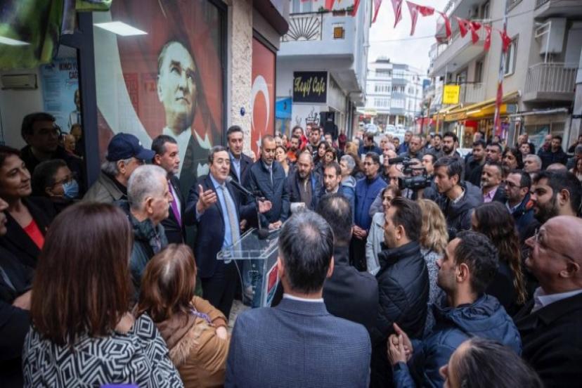 Başkan Batur’a miting gibi karşılama