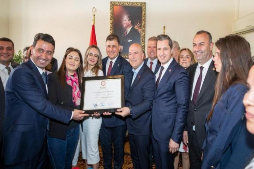 Başkan Cemil Tugay görevi devraldı