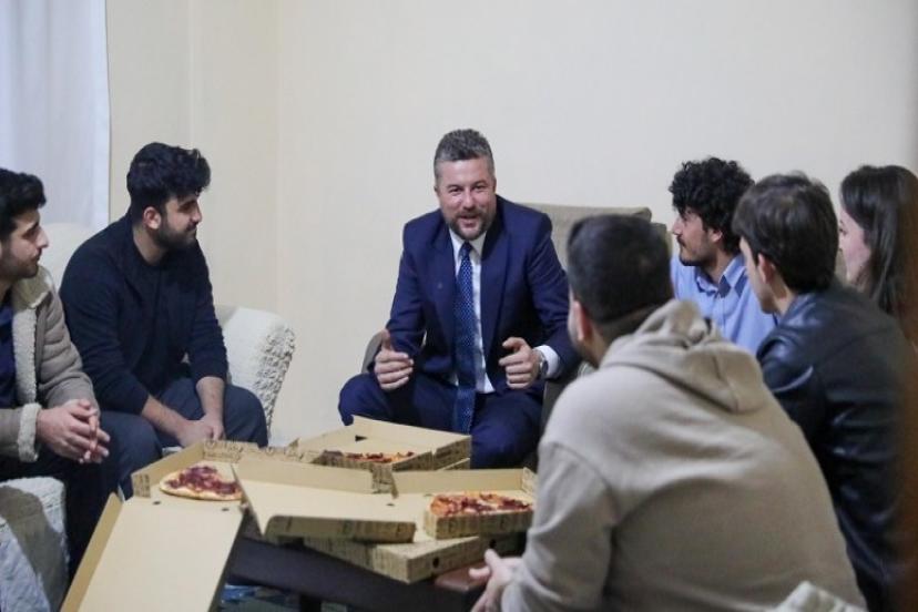 Başkan Görkem Duman öğrenci evine misafir oldu