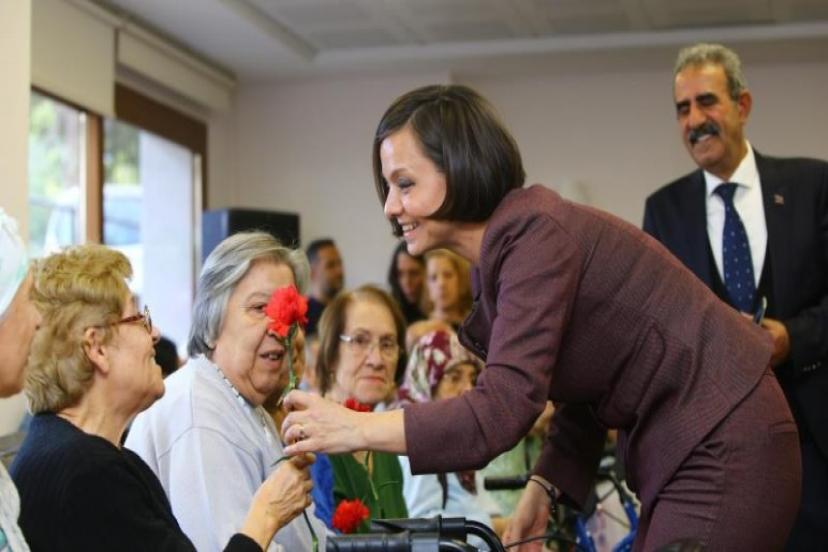 Başkan Kınay’dan Huzurevi’nde anlamlı yeni yıl kutlaması