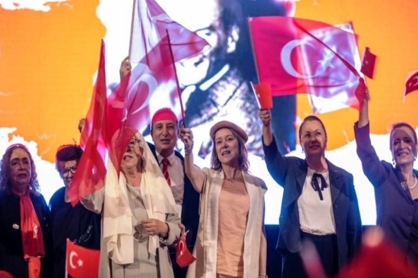 Başkan Mutlu öncü kadınların anıldığı gösteride sahne aldı