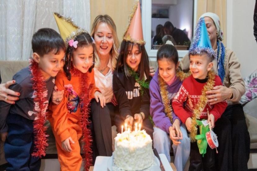 Başkan Mutlu yeni yılı komşularıyla birlikte karşıladı