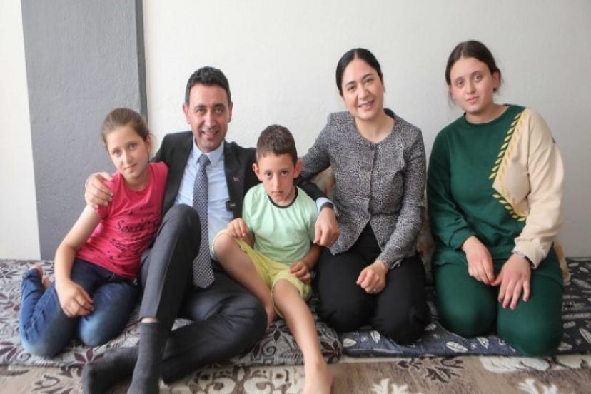 Başkan Önal, bayram ziyaretlerinde evlere konuk oldu