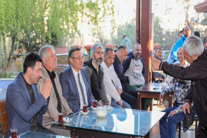 Başkan Önal, bayramın ilk gününde ilçe sakinleriyle buluştu
