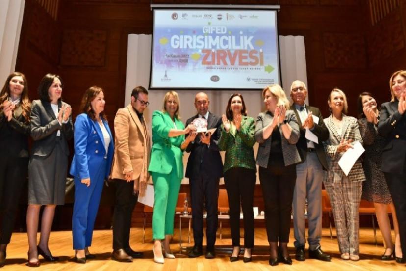 Başkan Soyer Girişimcilik Zirvesi’nde konuştu: Memleketi değiştirmede İzmirli kadınlara çok iş düşüyor