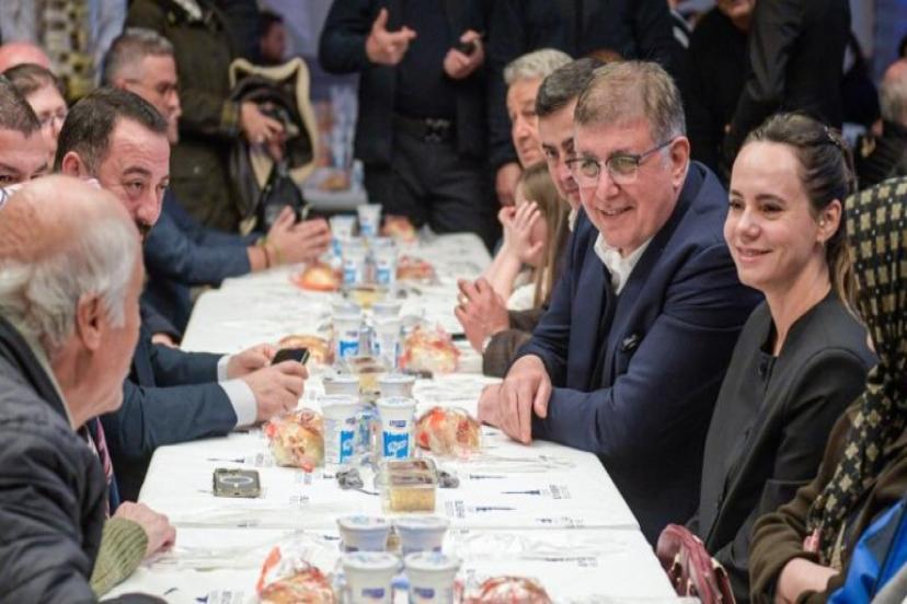 Başkan Tugay, ilk iftarda: 'Yüreğimizdeki iyiliği çoğaltalım'