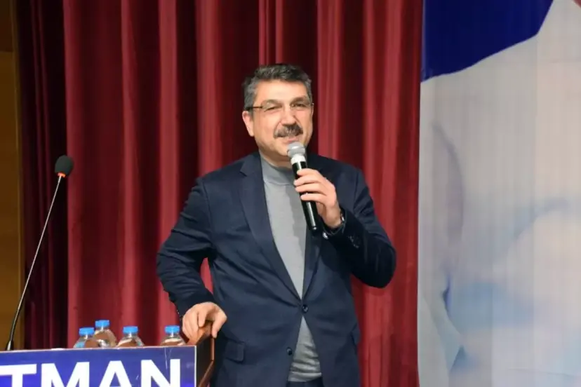 Batman'da 514 CHP'li AK Parti'ye geçti, rozetleri Nasıroğlu taktı