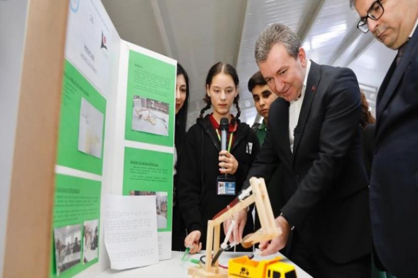 Bergama'da TÜBİTAK Bilimi Fuarı Şehit Cemil Canan Çiçek İmam Hatip Ortaokulu’nda