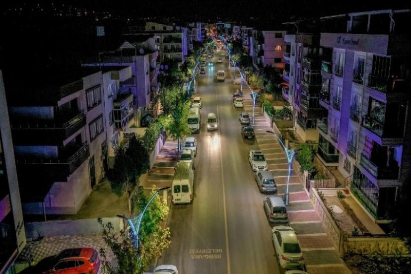 Bergama'da Yollar Yenileniyor, Halk Refaha Kavuşuyor