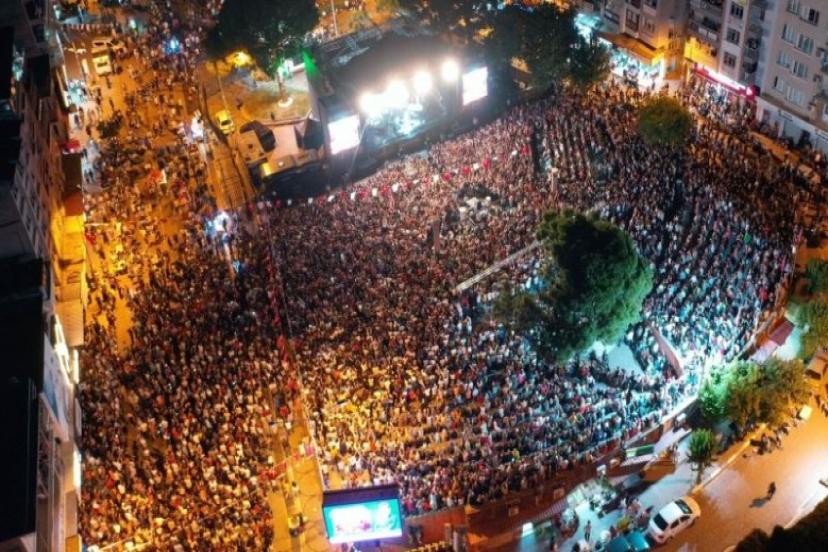 Bergama Kermes Festivali'nde Yabancı Pop Star Inna'dan muhteşem konser