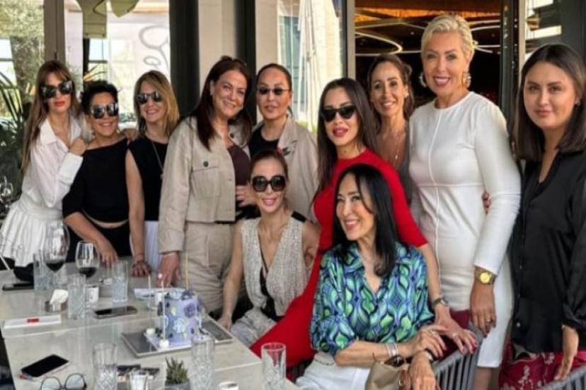 Berna Kaya'ya Dostlarından Doğum Günü Sürprizi