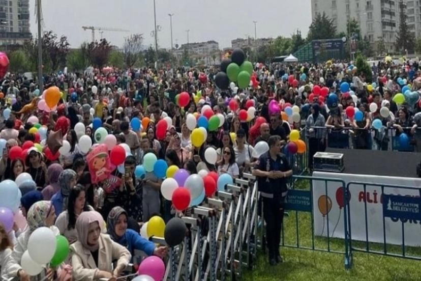 Binlerce kişi kanseri yenen Ali Asaf için balon uçurdu