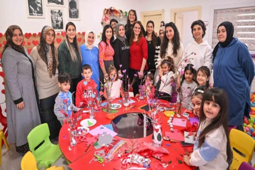 Bornova’da sevgi çiçekleri açtı: Minik Eller, Büyük Sevgiler