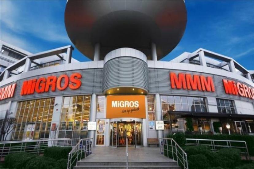 Bu Vicdansızlık Değil mi? Migros Hırsız Değilim Çok Yoksul İşçiyim Diyen Personelini Çöpe Atılan Sebze -Meyveleri' Topladığı İçin İşten Attı