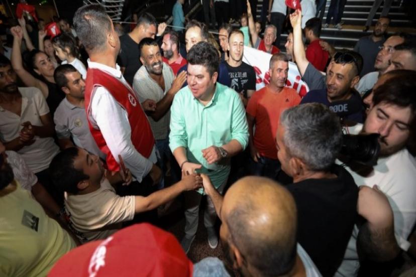 Buca Belediyesi İşçilerinin Yüzü Güldü: 'En düşük gelir 21.100 TL'