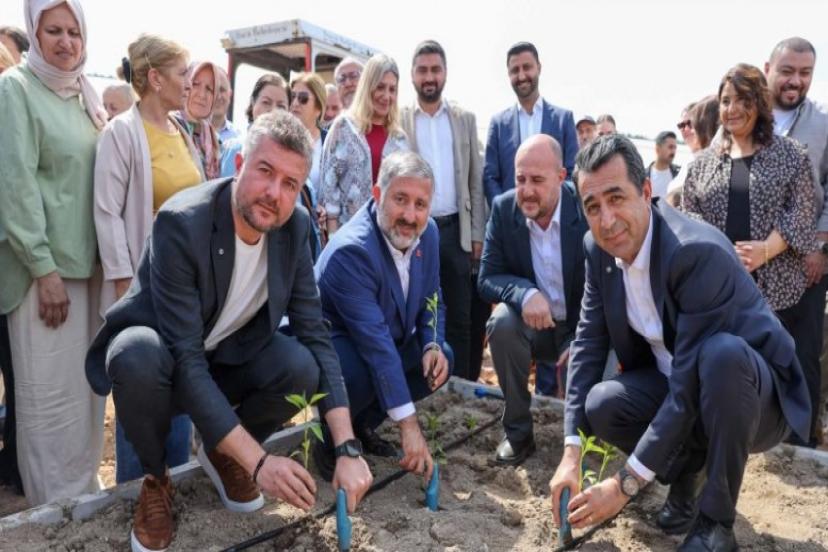 Buca’da Bin Umut Fidesi Toprakla Buluştu