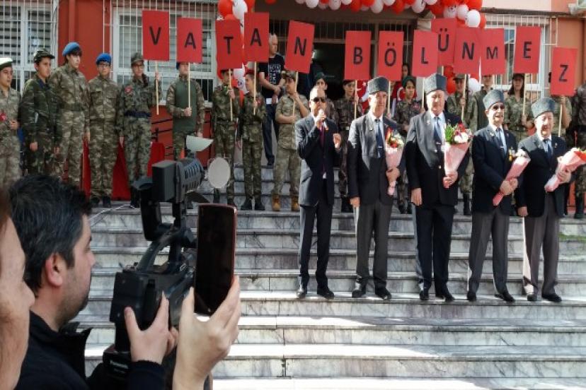 Buca Meşkure Şamlı Ortaokulunda Çanakkale Şehitleri Anıldı