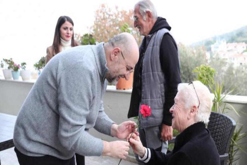 Buğra Gökce’den huzurevi sakinleri ve esnafa yeni yıl ziyareti