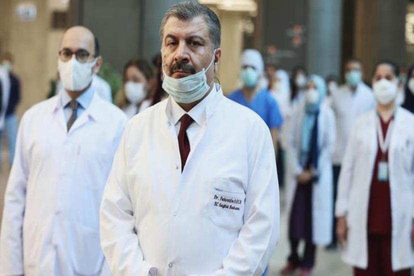 'Bugünden uyarayım' diyen Bakan Koca'dan maske mesajı: Yakında maskeleri çıkarıp atacağız