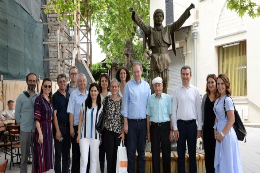 Büyükelçi Parşömene Hayran Kaldı