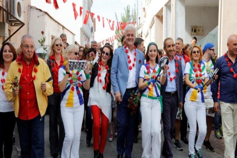 Çeşme AŞK’a geldi