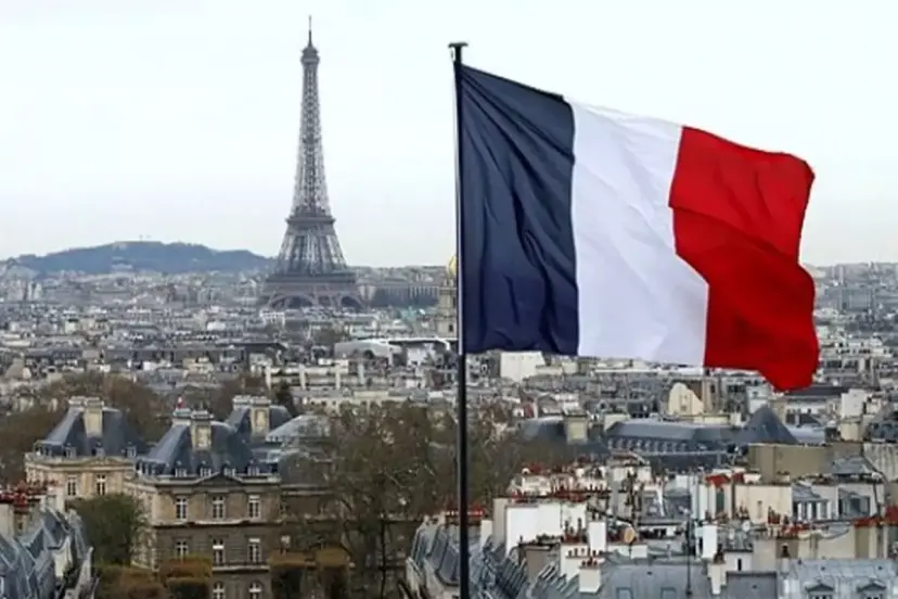 Cezayir, 15 Fransız diplomatik çalışanın ülkeyi terk etmesini istedi