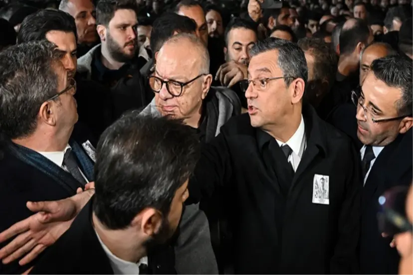 CHP Genel Başkanı Özel'e şehit cenazesinde tepki! 