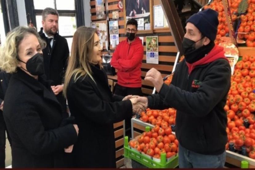 CHP İzmir Milletvekili Av. Sevda Erdan Kılıç:  “Vatandaşın kilo kilo aldığı meyveyi yarımşar yarımşar kilo almaya başlaması tükendiğinin, bittiğinin resmidir”