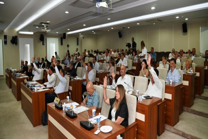 CHP Karabağlar’da deprem: 9 meclis üyesi istifa etti, çoğunluk Cumhur ittifakına geçti!