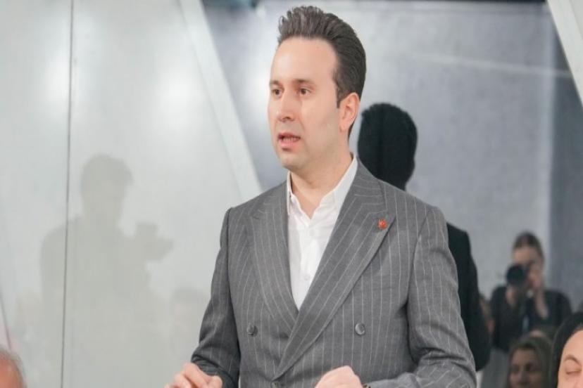 Çiftçioğlu, Karşıyaka için fark yaratacak yeni meydan projesini anlattı