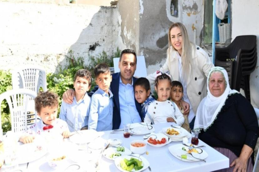 Çiğli Belediye Başkanı Onur Emrah Yıldız; 'Bir çocuğun, bir annenin gülüşüdür bayram'