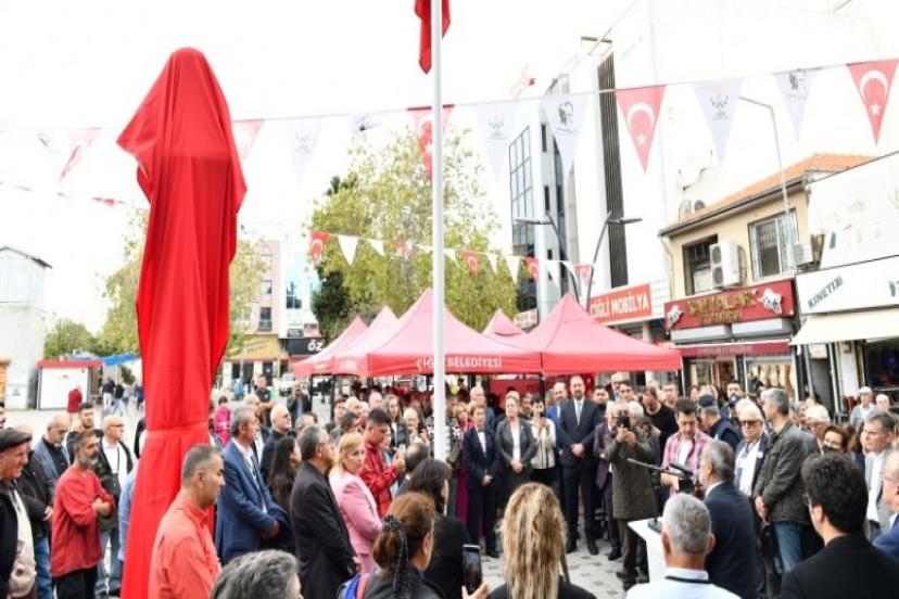 Çiğli Belediyesi 'Devrim İçin 1935' Anıtını İlk Yerine Taşındı