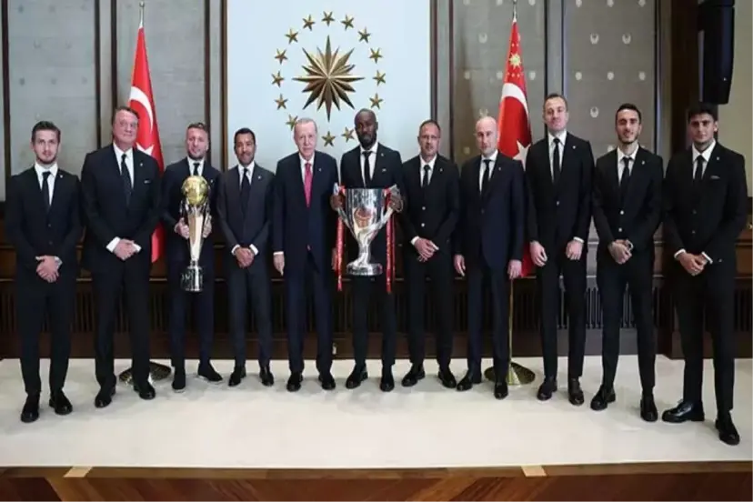 Cumhurbaşkanı Recep Tayyip Erdoğan, Türkiye Kupası ve Süper Kupa şampiyonu Beşiktaş'ı kabul etti