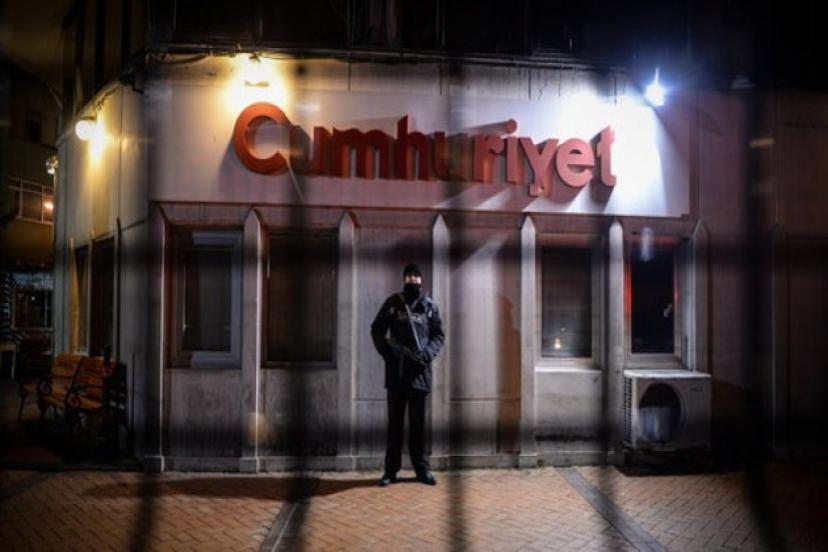 Cumhuriyet Bölündü Gidenler Gelenleri Suçluyor: Kati Piri'ye Göre: Gelenler Faşist, Gidenlerde HDP'li, FETÖ'cü Bölücü Olmakla Suçlanıyor:Tartışmalar Büyüyor!