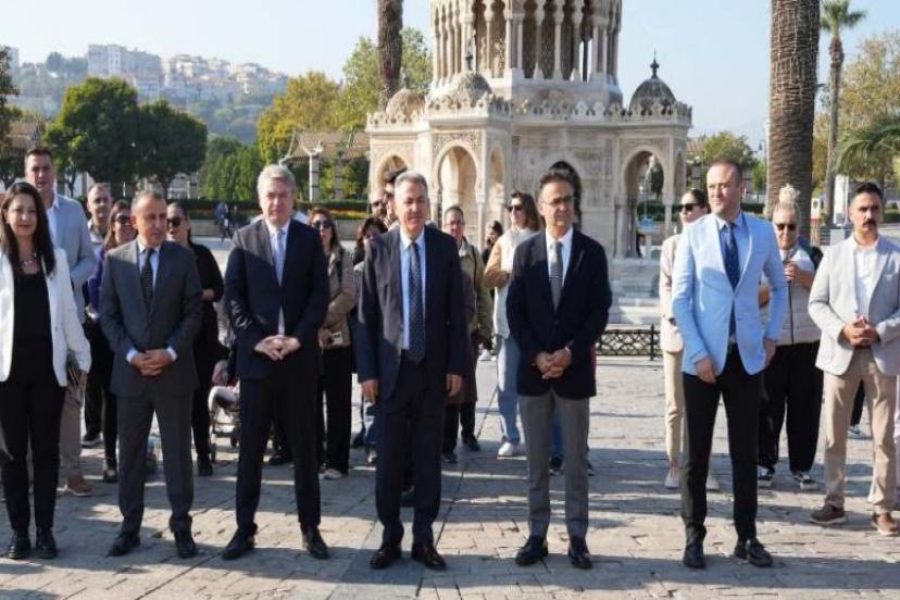 Cumhuriyetimizin 102. Yılı İzmir’de Coşkuyla Kutlanıyor