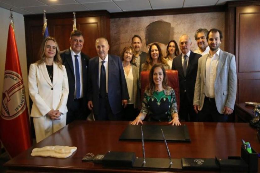 Dr. Cemil Tugay, Karşıyaka’daki görevini B. Yıldız Ünsal’a devretti