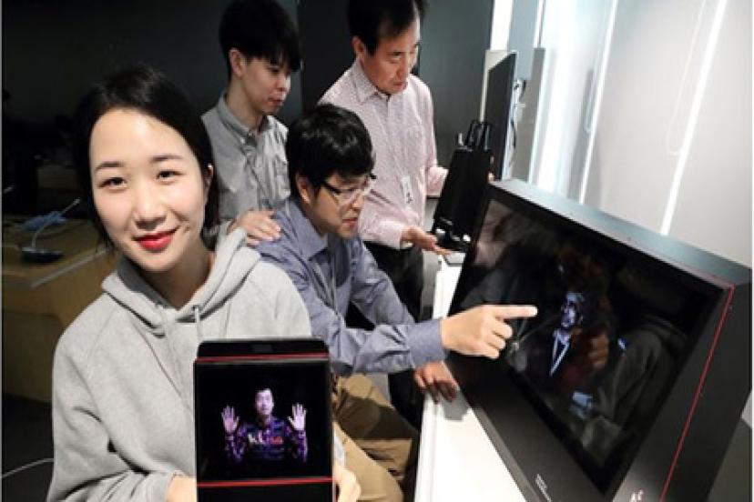 Dünyanın ilk canlı 3D hologram araması gerçekleşti