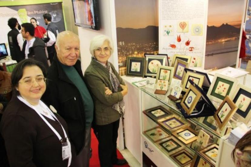 Ebru sanatı uygulanmış doğaltaşlar EMITT'te