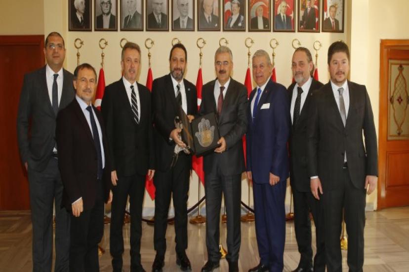 Ege Beşiktaşlı İşadamları Derneği (EBİAD) Yönetimi İzmir Valisi Erol Ayyıldız’ı ziyaret etti