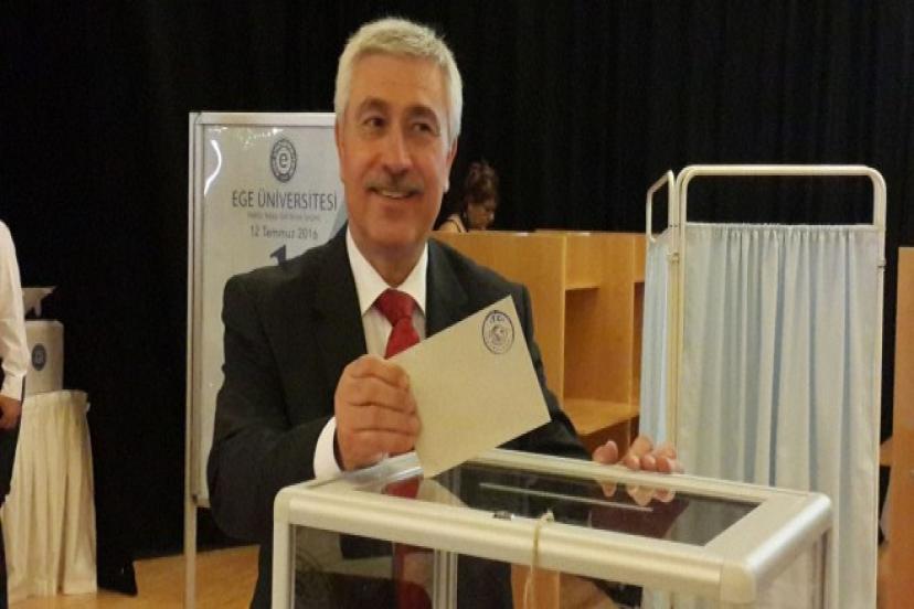 Ege Üniversitesi'nde 9 Fakülteye Dekan Vekili