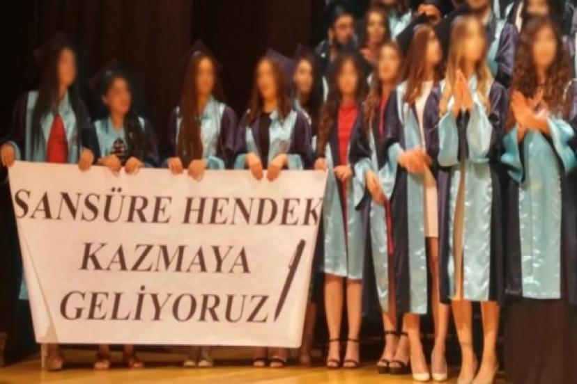 Ege Üniversitesinde Hendekli Pankart 