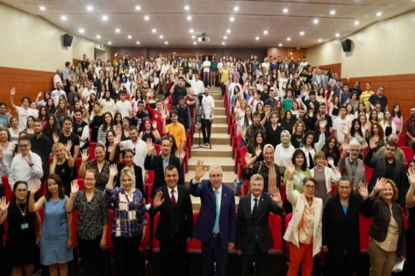 Ege Üniversitesinde 'Yeni Medya ve İletişim Tezli Yüksek Lisans Programı' açıldı