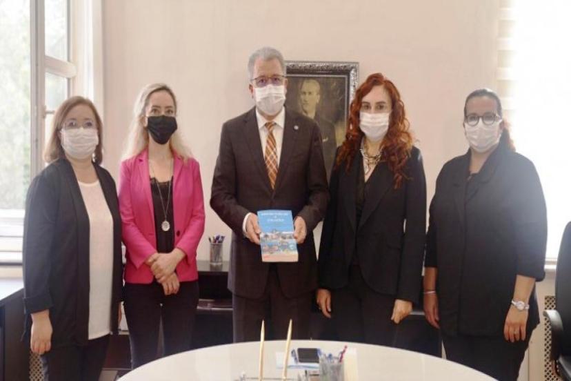 Egeli iletişimcilerden  İzmir’in markalaşmasına katkı verecek kitap